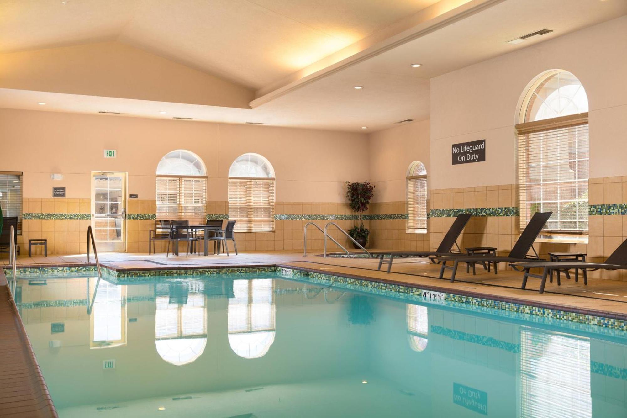 Residence Inn Kansas City Airport מראה חיצוני תמונה